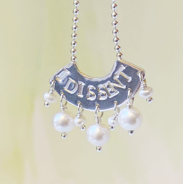 I DISSENT collar with alternating pearls necklace