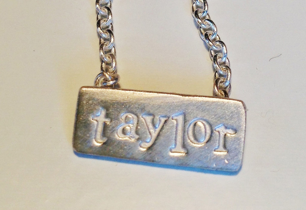 Personalized bespoke name necklace